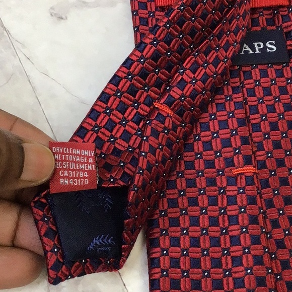 CHAPS Repp Silk Neck Tie burgundy and Navy Blue - Picture 5 of 6